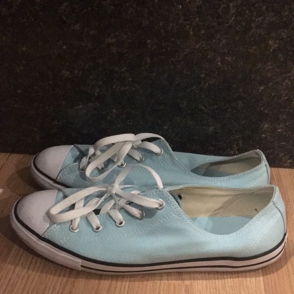 converse dainty lace up sneaker